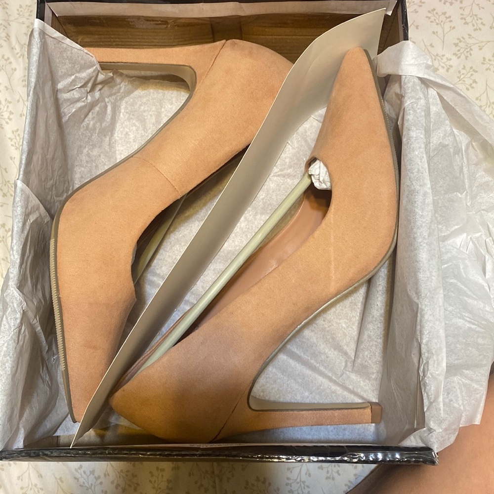 High heels, blush color. Never used like brand new. In box. Size 8.